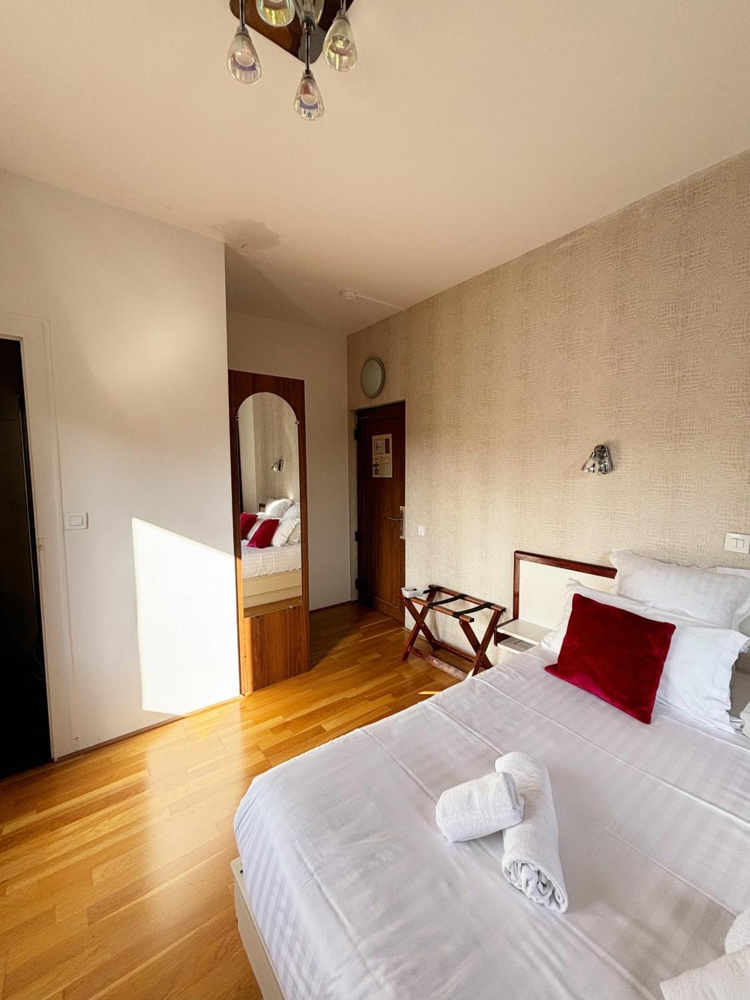 Hotel Le Divona "Au Coeur De Divonne" Екстериор снимка